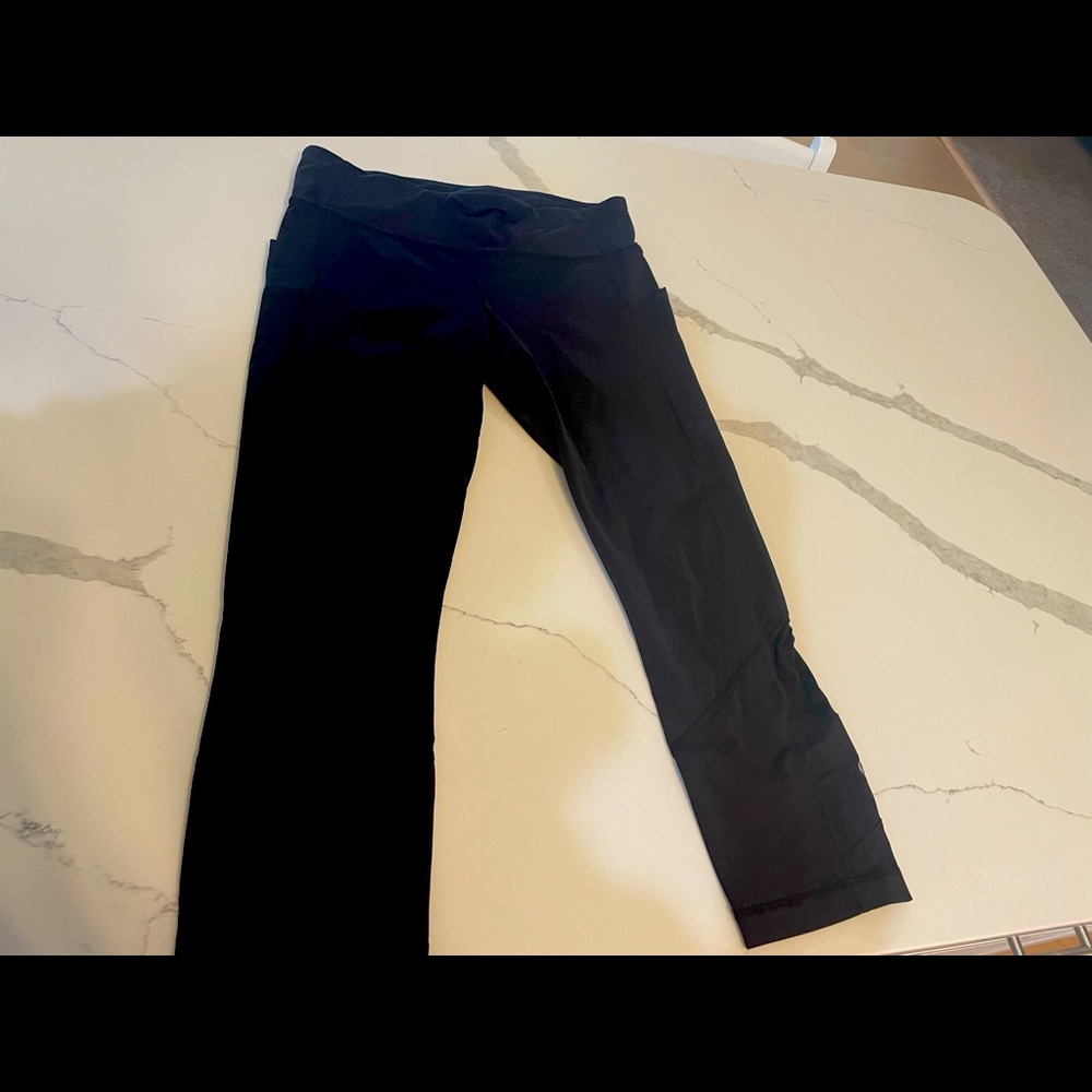 Lululemon Capris (never worn, took off tags)